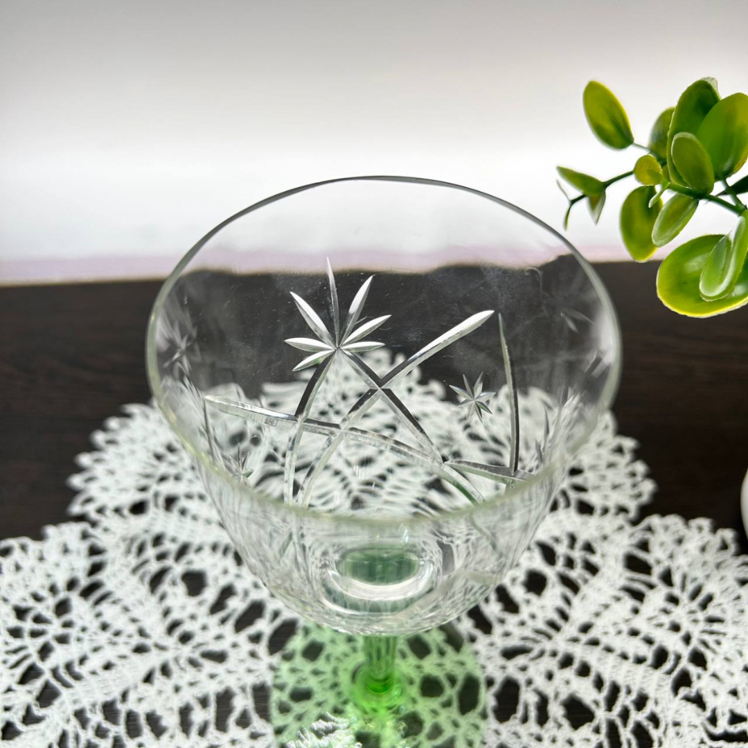 Бокалы из хрусталя с цвет ножками, алмазная грань руч работы. Винтаж. Цена за пару. Скол. Картинка 8